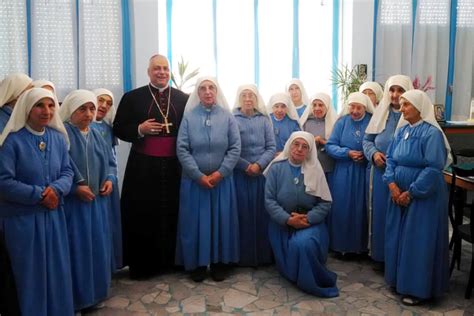 ordine suore vestite di celeste